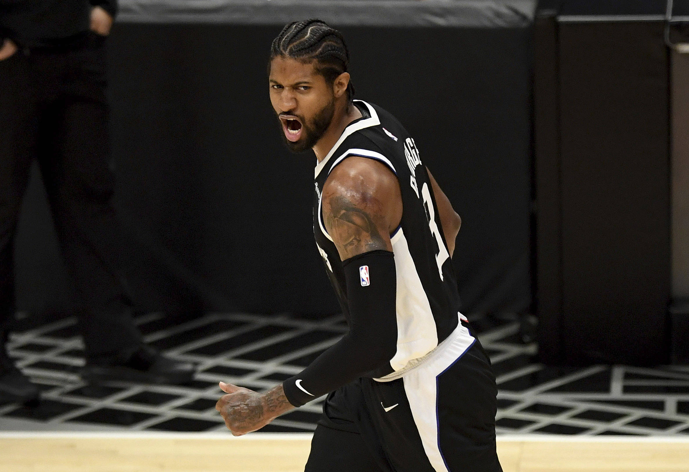 边锋与能前 边锋与能前